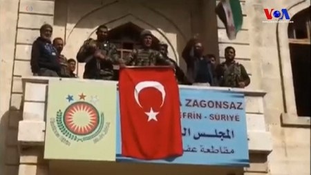 Turkiska soldater och syriska FSA-soldater intog 18 mars 2018 regeringsbyggnaden i Afrin.