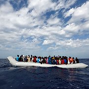 Migranter har räddats på Medelhavet av MOAS.