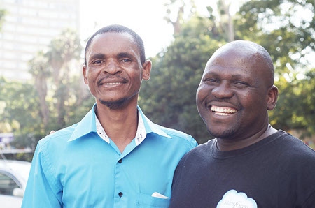 Progress Tsanha, till höger i bild, har tillsammans med brodern Thembi lyckats bygga upp en framgångsrik körfirma i Harare.
