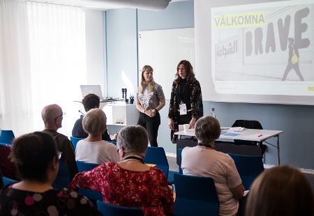Amelia Wingqvist och Teresia Carlgren vid seminariet om BRAVE-kampanjen.