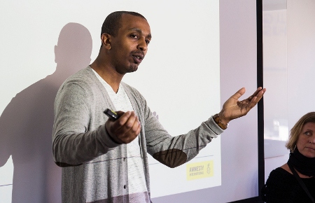 Yonnas Seyoum förklarar varför Amnesty ska samla in jämlikhetsdata.