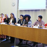 Panelen den 22 mars: Johanne Hildebrandt, Birgitta Ohlsson (L), Ewa Thalén Finné (M), Janine Alm Ericson (MP), Nurten Özkoray, Hana Al-Khamri, Chnoor Maki, Amineh Kakabaveh (V). 