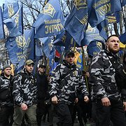 Medlemmar i partiet Nationella kåren deltar i en högernationalistisk marsch i Kiev den 3 april för ”Ett framtida Ukraina utan oligarker”. Kärnan i partiet kommer från Azov-bataljonen, en nazistisk frivilligmilis som bekämpade separatisterna i östra Ukraina innan de integrerades i ukrainska armén.