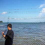 Karam Zahirian lämnade allt då han flydde Iran. Nu är han på Manus Island.