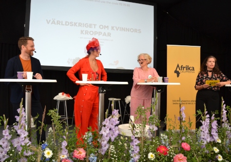 Hans Linde, Linnéa Claeson och Ann Svensén diskuterade hur civilsamhället ska stärka de mest utsatta. Afrikagruppernas generalsekreterare Louise Lindfors ledde samtalet.