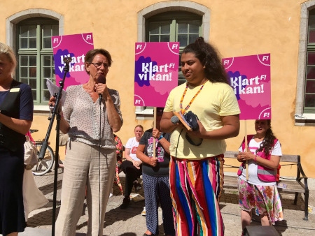 Gudrun Schyman med Jorge María Londoño, förbundsordförande för Rädda barnens ungdomsförbund.