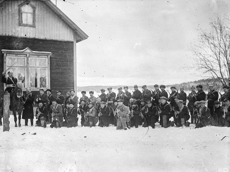 Rödgardister vid fronten i Tammerfors 1918.