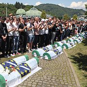 Srebrenica 11 juli 2018: Kvarlevorna av 35 personer som dödades sommaren 1995 begravs vid minnescentret i Potocari i östra Bosnien.