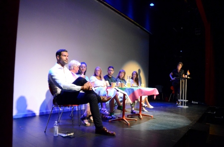 Från vänster: Johan Forssell (M), Carina Ohlsson (S), Farida al-Abani (FI), Johanna Jönsson (C), Robert Hannah (L), Malin Björk (V), Maria Ferm (MP). Moderator var Ulrika Westerlund.