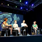 ”Utsatta grupper måste börja jobba mer tillsammans” sade Sara Leoni under panelsamtalet om likheterna mellan samisk aktivism och hbtq-aktivism, som hölls av RFSL. Från vänster: Sara Leoni, Henry Thomasson Mispelaere, Timimie Märak och moderator Mire Åsell från RFSL.