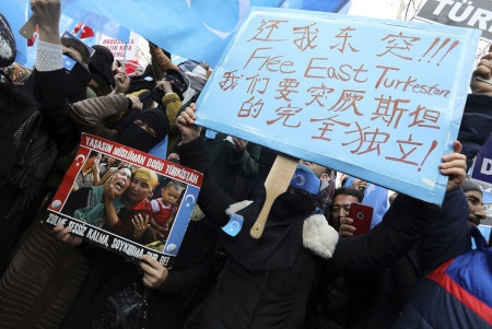 Uigurer i Turkiet protesterar den 5 februari mot det kinesiska förtrycket i ”Östturkestan”, det namn som används av självständighetsanhängare.