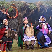 Musiker tillhörande mapuche-folket i Chile i samband med firandet av deras nyår. Musiker tillhörande mapuche-folket i Chile i samband med firandet av deras nyår.