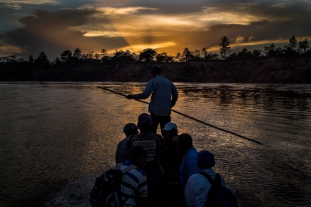 Floden Coco delar Honduras och Nicaragua. Miskito-folket bor på bägge sidor av floden. Många familjer har idag flytt landkonflikterna i Nicaragua och bor idag som flyktingar i Honduras.