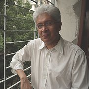  Adilur Rahman Khan oroas över statens metoder i Bangladesh.