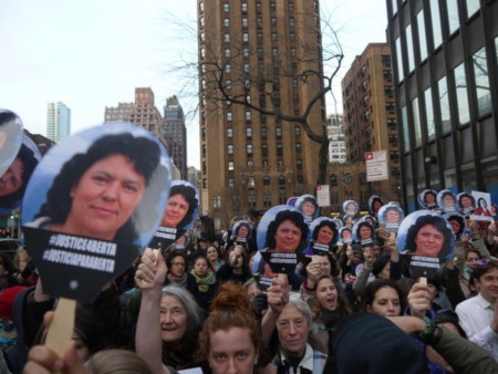 Demonstration i New York den 17 mars 2016 efter mordet på Berta Cáceres i Honduras.