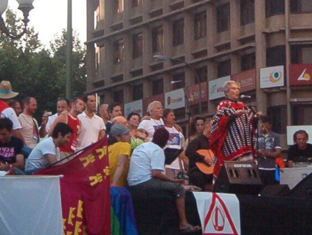  Chavela Vargas ger en konsert på Plaza de España i Madrid 1 juli 2006.