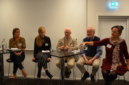 Fr.v. Therese Pettersson, Vera Meijering, William Maley, Anders Fänge och Liza Schuster. Konferensen How safe is Afghanistan? genomfördes i samarbete mellan Utrikespolitiska föreningen Stockholm och nätverket Stoppa utvisningarna av afghanska ungdomar.