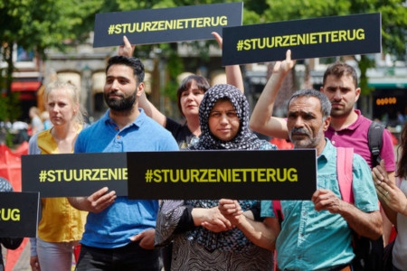 Amnesty International kräver att avvisningar till Afghanistan ska stoppas. Här en aktion i Nederländernas huvudstad Haag den 30 maj 2018.