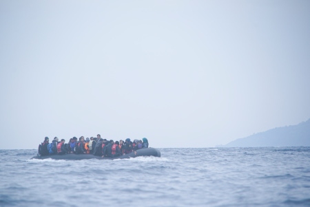 En vanlig bild de senaste åren. Här en flyktingbåt på väg från Turkiet till Grekland i januari 2016.