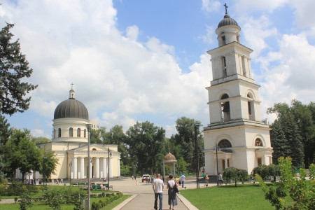 Extremistiska präster från den moldavisk-ortodoxa kyrkan eldar på hatet mot hbtq-personer. På bilden ses Födelsekatedralen i Chisinau.