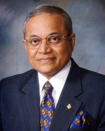 Maldivernas tidigare president Maumoon Abdul Gayoom, som enväldigt styrde 1978-2008, bröt med sin halvbror, president Abdulla Yameen, och allierade sig med oppositionen.