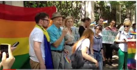 Stillbild från ”The first Pride March in Moldova on 19 May, 2013” på Youtube.