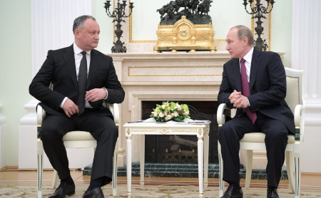 Moldaviens president Igor Dodon möter Rysslands president Vladimir Putin i januari 2017.