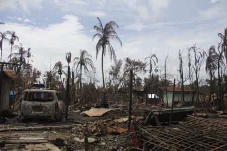  I augusti 2017 inleddes en massfördrivning av rohingyer från delstaten Rakhine i västra Myanmar. Omkring 700 000 personer kom under några månader över gränsen till Bangladesh. Här nedbränd bostad i september 2017.