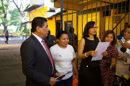 Teodora Vásquez lämnar kvinnofängelset i Ilopango i El Salvador efter tio år.