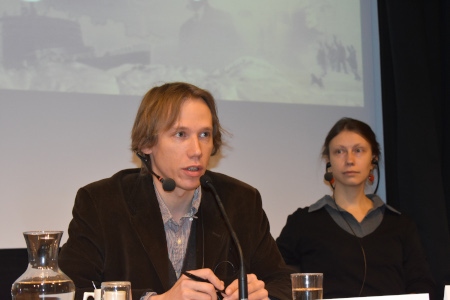 Grigorij Ochotin från OVD-Info säger att de har en slags hotline dit tusentals människor ringer varje år för att rapportera in politiskt förtryck eller gripanden. Här med Natalia Zvyagina från Amnesty.