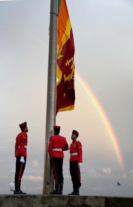 Flaggan vid Galle Face i Colombo.