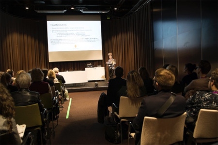 Det var fullsatt vid seminariet Att kartlägga hedersrelaterat våld och förtryck. Talaren Christina Malmqvist är sakkunnig.