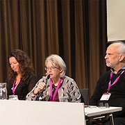 Från vänster Marie Haesert, utredare våld i nära relation och hedersrelaterat våld och förtryck, Margot Olsson, samordnare mot alla former av våld i nära relation och Klas Forsberg, chef för avdelningen för mänskliga rättigheter Göteborgs stad. 