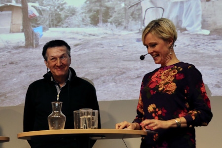 Hans Caldaras, artist och författare och Johanna Westeson, huvudförfattare till rapporten och sakkunnig i diskrimineringsfrågor på Amnesty Sverige.