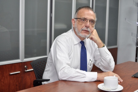 Iván Velásquez på sitt kontor i Guatemala City i januari 2017 när han ännu kunde arbeta i Guatemala.
