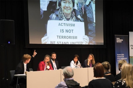 Från vänster Jakob Kiefer, utrikesdepartementet, Luisa Book från H&M, Baskut Tuncak, specialrapportör vid FN, Frances Quimpo från ”Center for Environmental Concerns in the Philippines” och Malin Oud från Raoul Wallenberg-institutet.