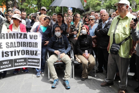 En protest i Ankara den maj 2017 mot avskedande av offentliganställda i Turkiet. 