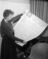 Den amerikanska diplomaten Eleanor Roosevelt var en av dem som skrev dokumentet om mänskliga rättigheter som FN antog 1948.