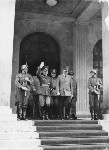 Ion Antonescu och Adolf Hitler möts i München 1941.