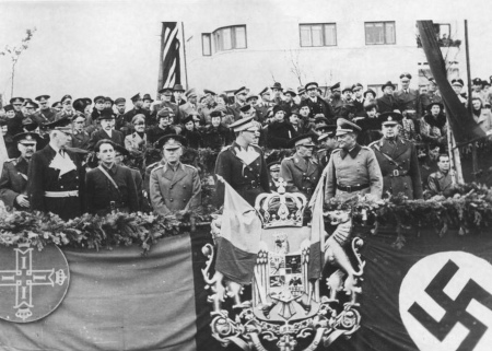 Järngardets Horia Sima, Ion Antonescu och kung Mikael I år 1940. Kung Mikael bröt med Antonescu 1944 men tvingades att abdikera 1947 och gick i landsflykt. Ex-kungen avled 2017, 96 år gammal.