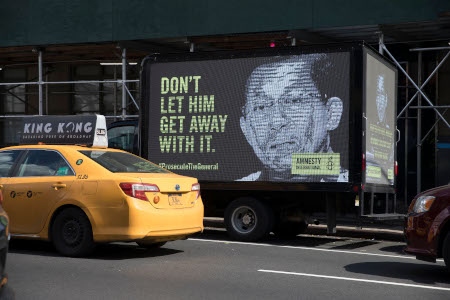 Den 24 september genomförde Amnesty protester i New York med krav på att Min Aung Hlaing, överbefälhavare i Myanmar, ska gripas för krigsförbrytelser mot rohingyer.