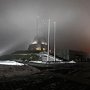 Det 102 meter höga Moderlandsmonumentet är Kievs tydligaste landmärke. Enbart svärdet väger nio ton. Skölden, prydd med Sovjetunionens emblem, minner om Ukrainas historia.