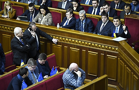 Premiärministern Volodymyr Groysman är en flitig talare i parlamentet.