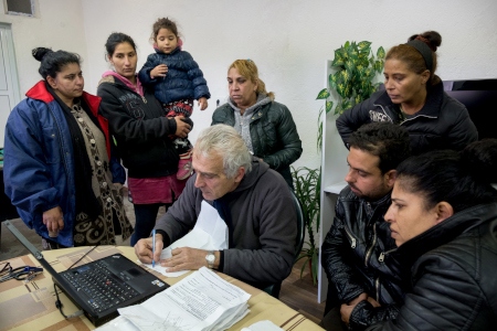 Vasil Kadrinov hjälper vräkta romska familjer. 