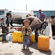 Tillgången på vatten har försvårats under kriget i Jemen och bristen på rent vatten har drabbat barnen hårt.