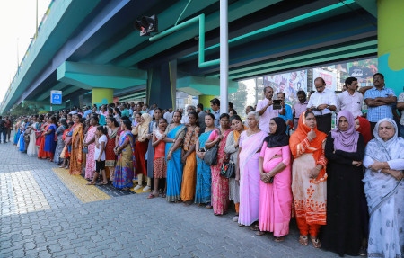 En del av kvinnomuren i den indiska delstaten Kerala den 1 januari. Här är det avsnittet i Kochi. 