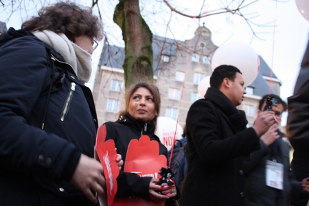 Ensaf Haidar, fru till den saudiske bloggaren Raif Badawi som år 2014 dömdes till tio års fängelse i Saudiarabien för förolämpning av islam, talade på avslutningsceremonin och deltog i manifestationen.