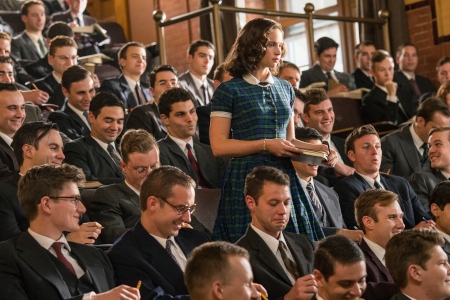  Ruth Bader Ginsburg (Felicity Jones) på Harvard 1956.