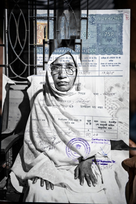  Fanigun Nessa, 67 år. Har dokument som bevisar att både hennes far och hon själv röstade i Indien 1966. Hon är ändå inte med på listan över medborgare och klassas som utlänning.