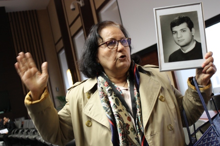 Razieh Parandak-Bighams son Amir-Mehran Bigham avrättades i Iran 1988. Han var då 25 år och hade suttit i fängelse i sju år utan rättegång. ”Vi vet inte hur han avrättades, eller var han är begravd.”